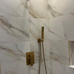 Aurelia™ Concealed In-Wall Ultra-Slim Rain Shower & Wand System — Matte Satin Gold